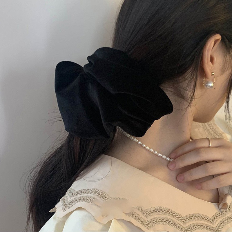Oversize Black Velvet Scrunchi - огляд і ціна Freshwater Line